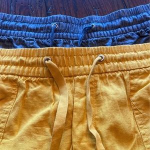 Gap shorts women’s linen size small
Blue and yellow pair